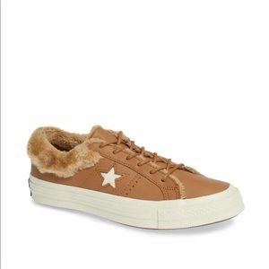 Converse shearling lined sneakers 8.5 like new